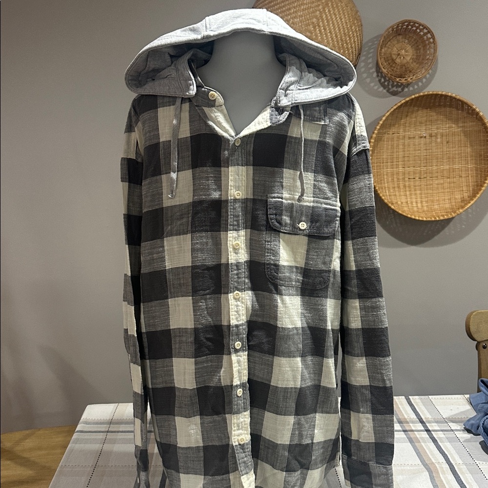 American Eagle Outfitters Gray and White Plaid Shirt